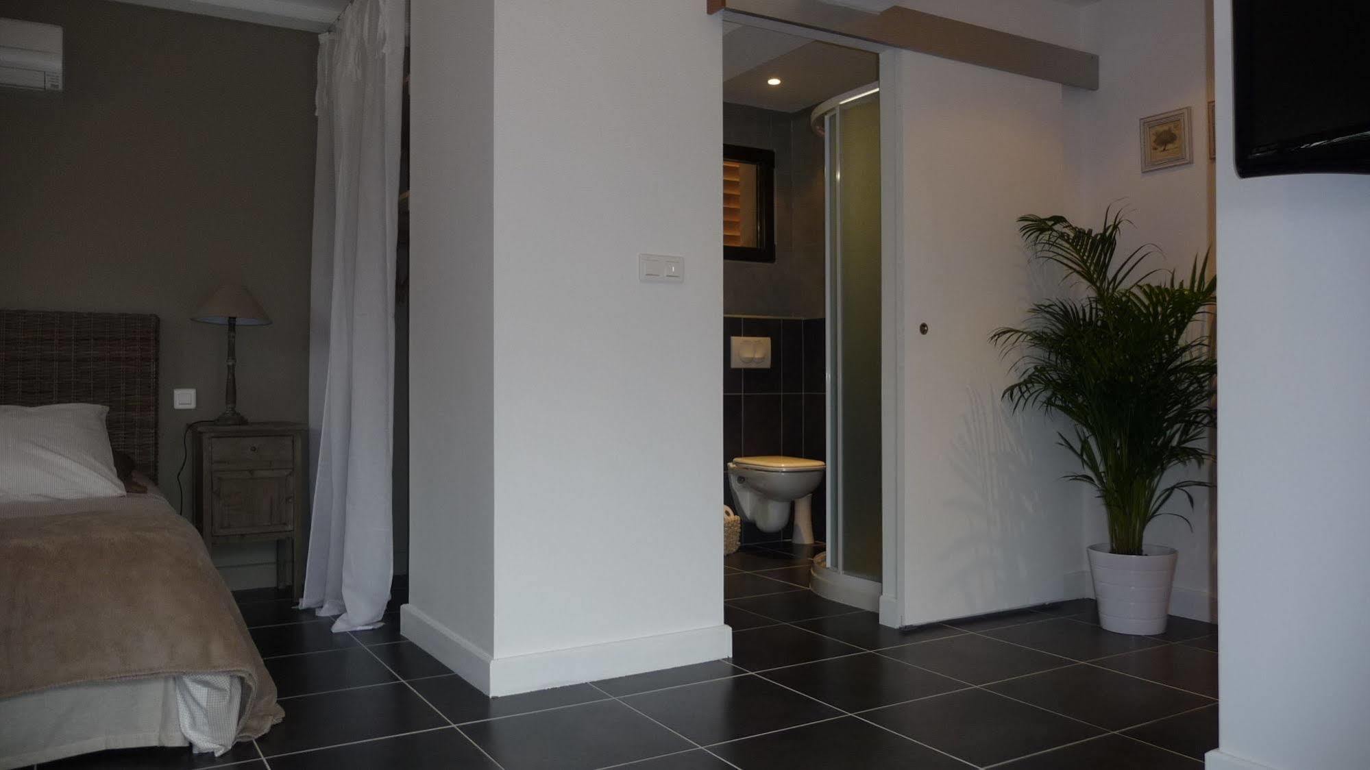 Mas Des Limites Bed & Breakfast Rognonas Dış mekan fotoğraf